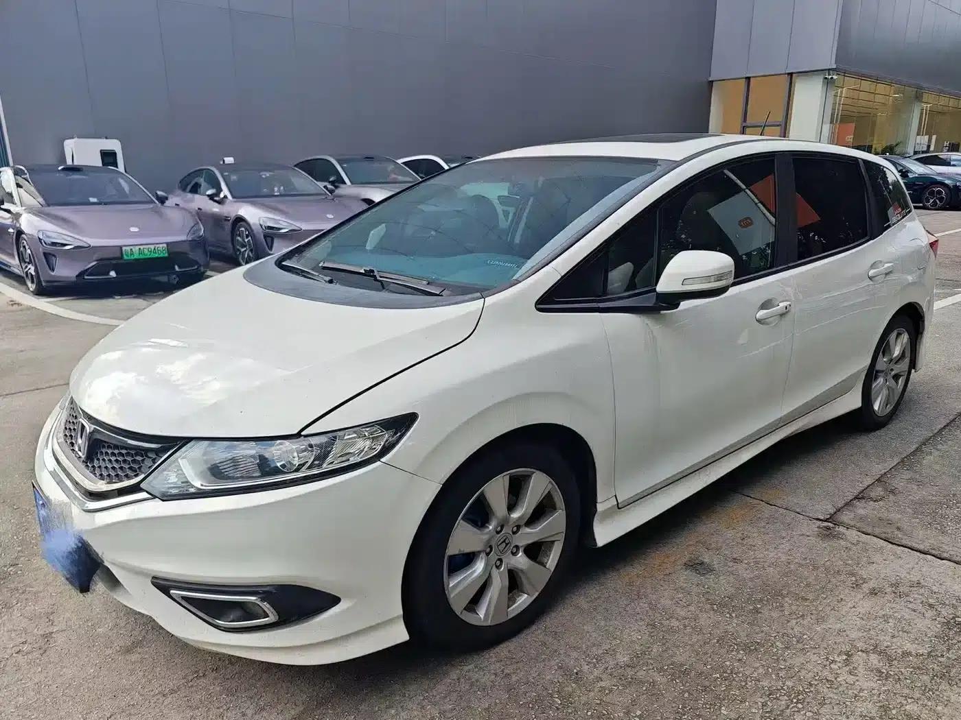 Jade 2014 1.8L Automatic Comfort Elite Edition 5-seater — миниатюра 1