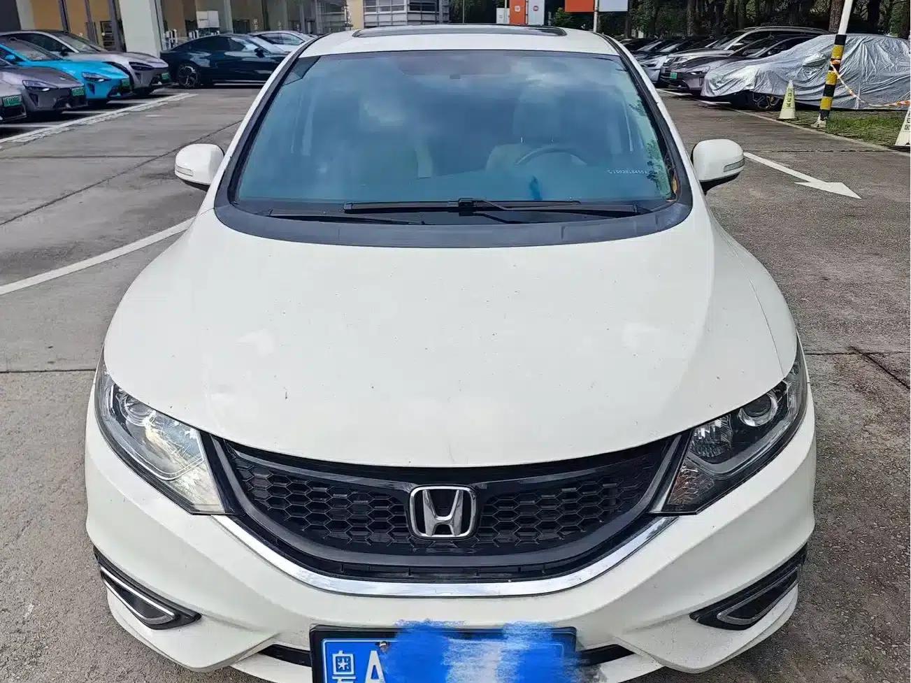 Jade 2014 1.8L Automatic Comfort Elite Edition 5-seater — миниатюра 2
