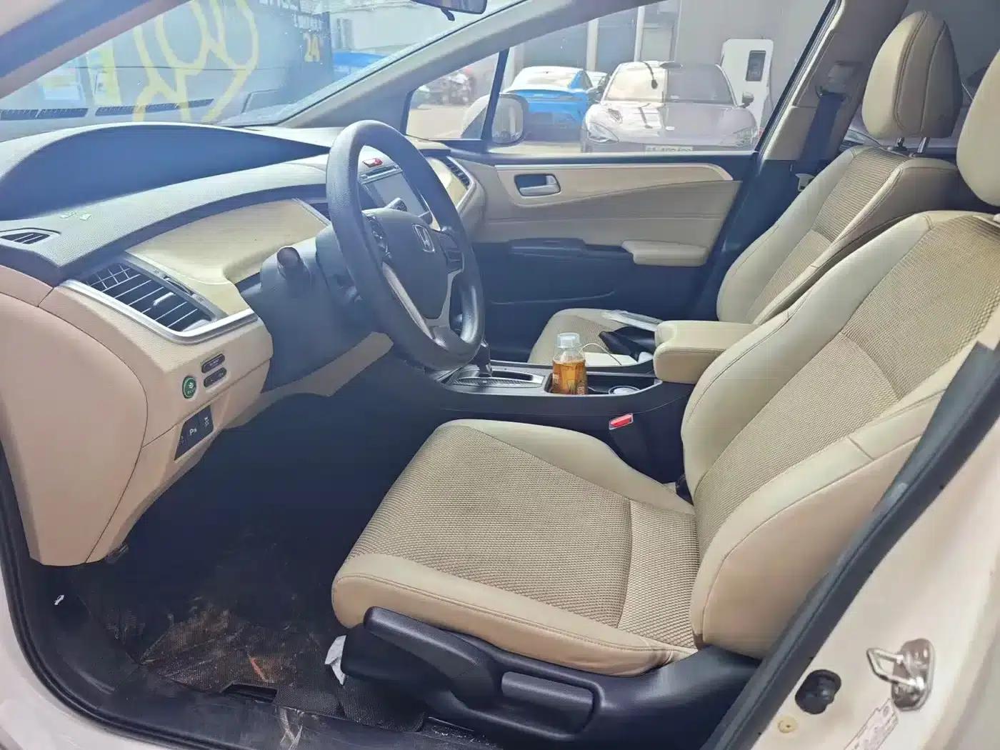 Jade 2014 1.8L Automatic Comfort Elite Edition 5-seater — миниатюра 4