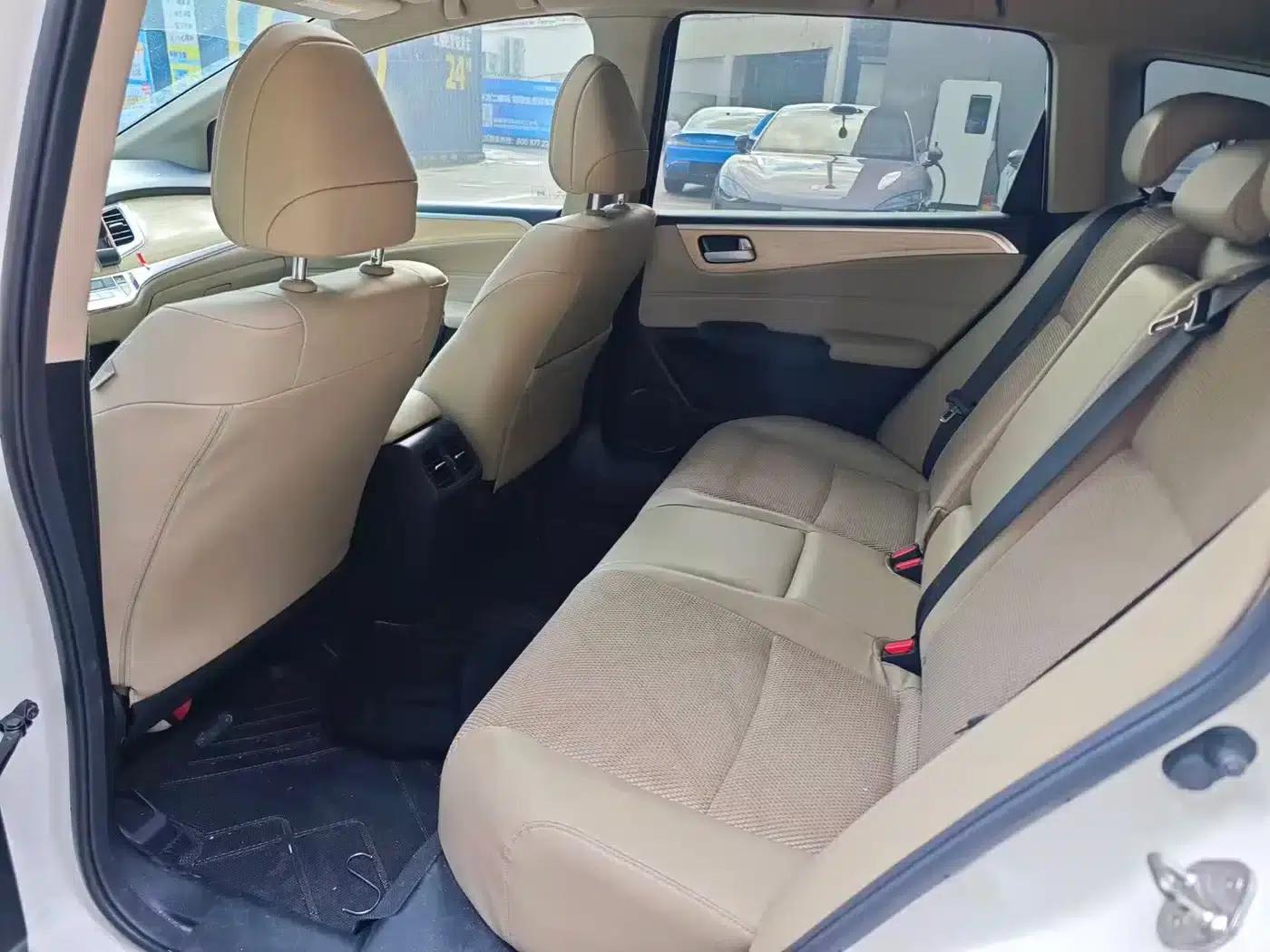 Jade 2014 1.8L Automatic Comfort Elite Edition 5-seater — миниатюра 5