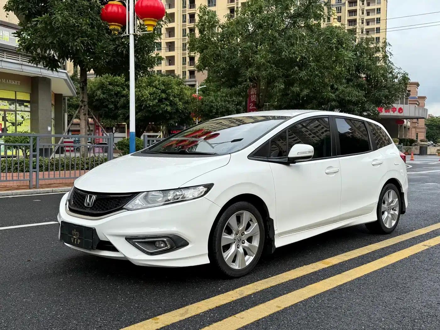 Jade 2013 1.8L Automatic Comfort Edition 5-seater — миниатюра 1