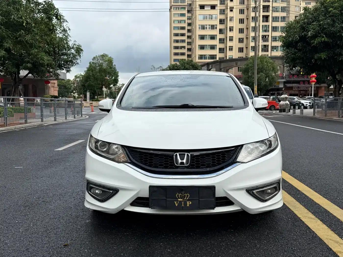 Jade 2013 1.8L Automatic Comfort Edition 5-seater — миниатюра 2