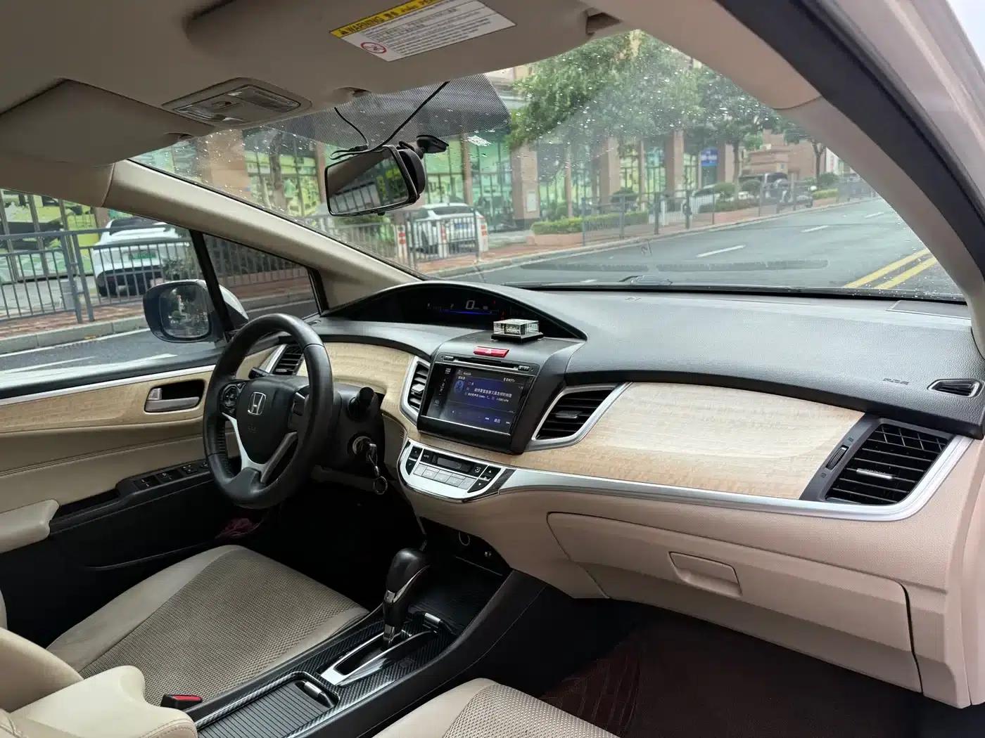 Jade 2013 1.8L Automatic Comfort Edition 5-seater — миниатюра 12