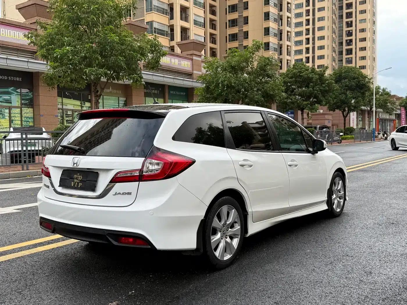 Jade 2013 1.8L Automatic Comfort Edition 5-seater — миниатюра 6