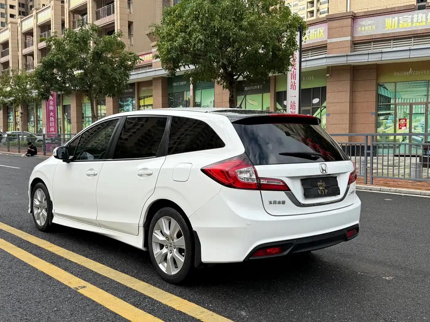 Jade 2013 1.8L Automatic Comfort Edition 5-seater — миниатюра 8