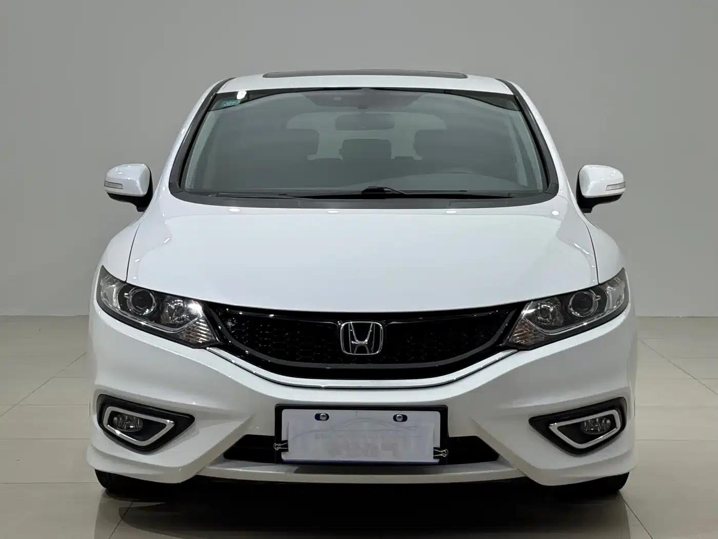 Jade 2016 1.8L Automatic Comfort Elite Edition 5-seater — миниатюра 2