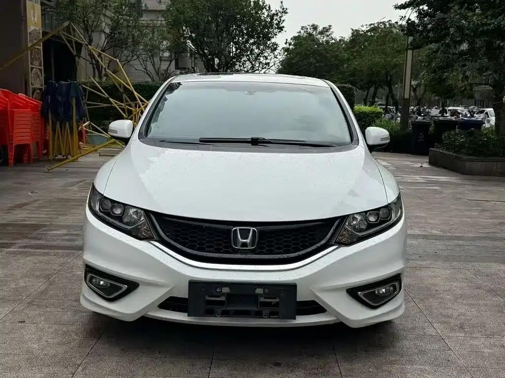 Jade 2013 1.8L CVT Luxury Edition 6-seater — миниатюра 2