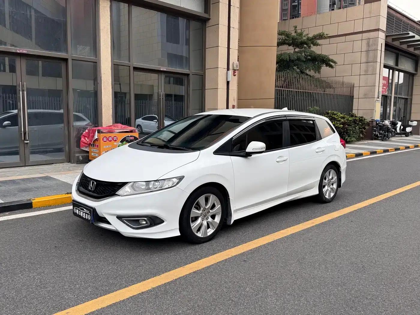 Jade 2014 1.8L Automatic Comfort Elite Edition 5-seater — миниатюра 1