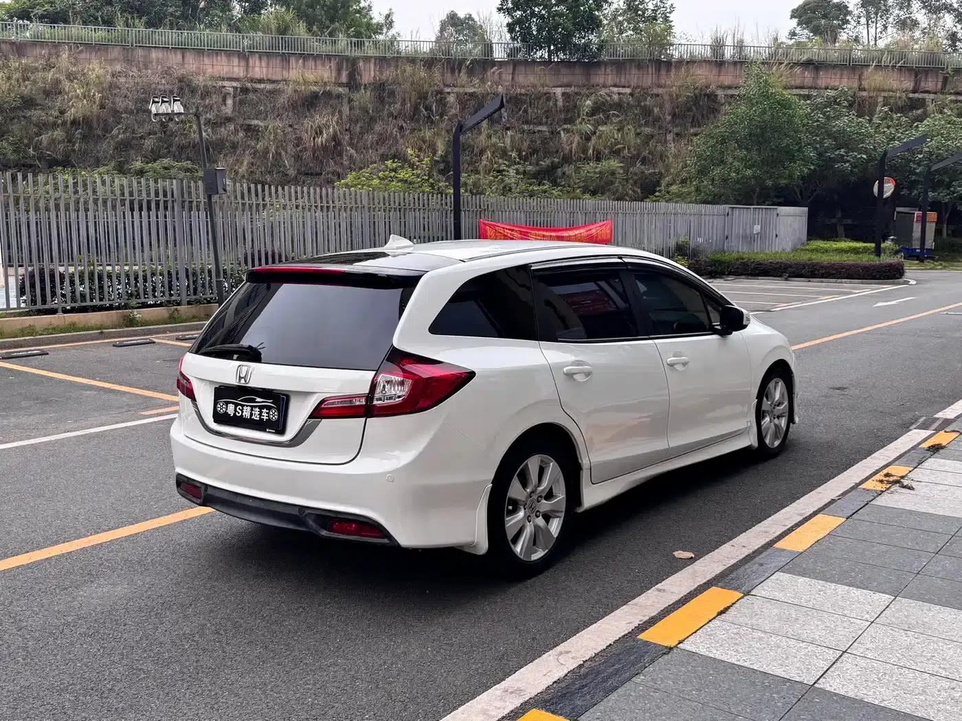 Jade 2014 1.8L Automatic Comfort Elite Edition 5-seater — миниатюра 4