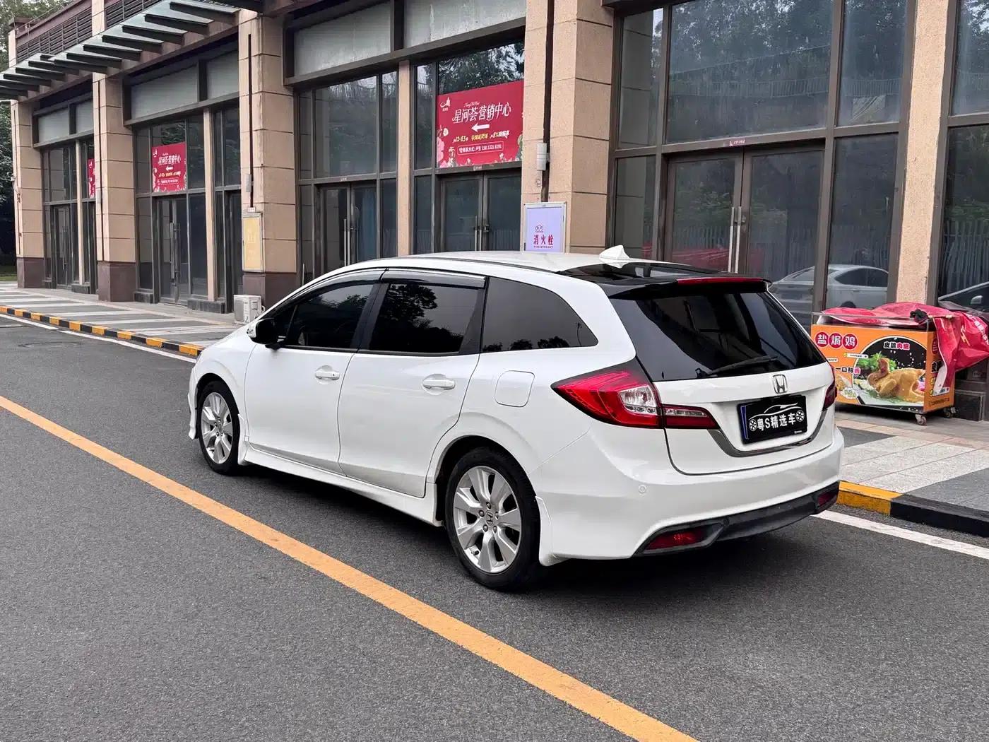 Jade 2014 1.8L Automatic Comfort Elite Edition 5-seater — миниатюра 6