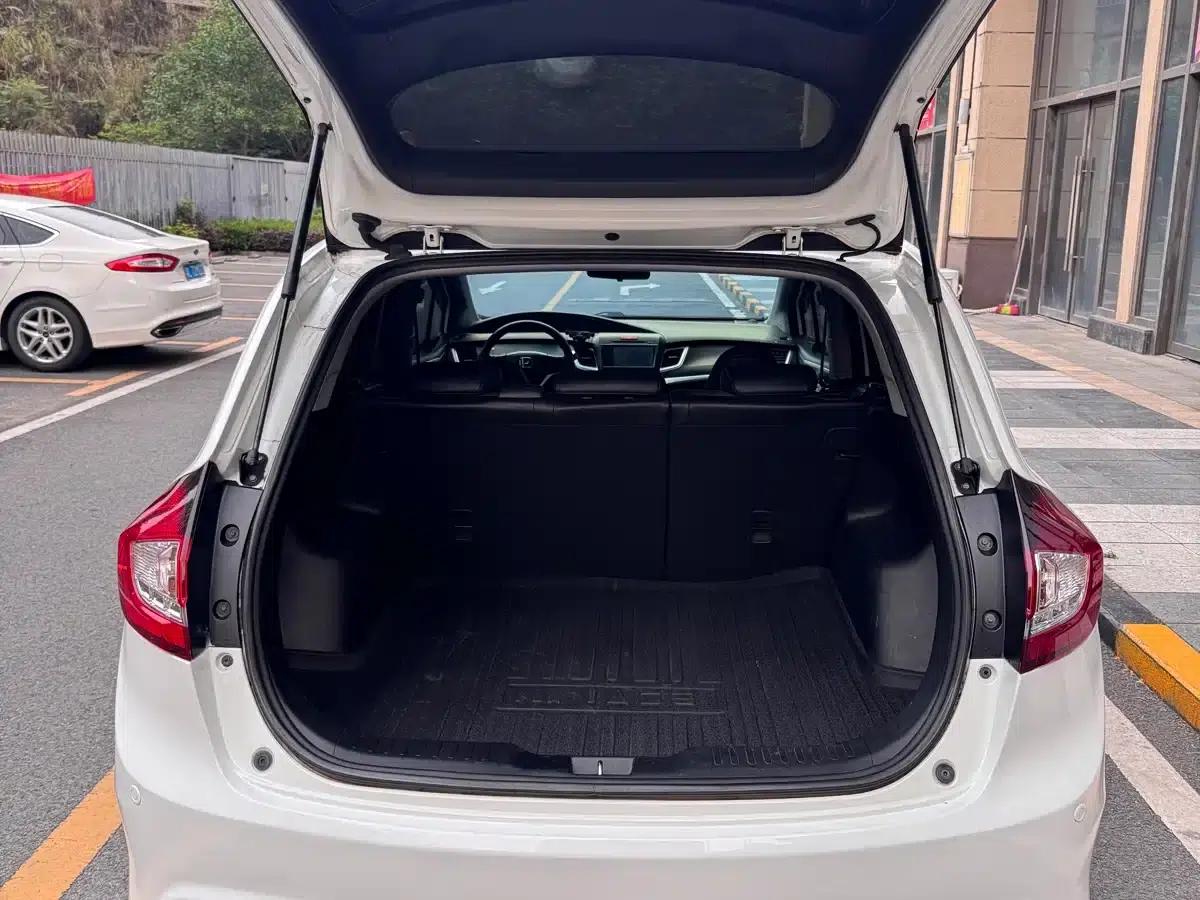 Jade 2014 1.8L Automatic Comfort Elite Edition 5-seater — миниатюра 7