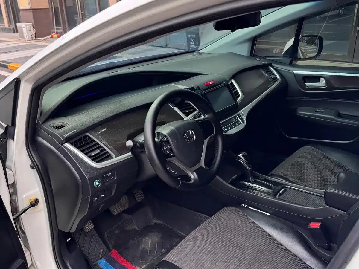 Jade 2014 1.8L Automatic Comfort Elite Edition 5-seater — миниатюра 8