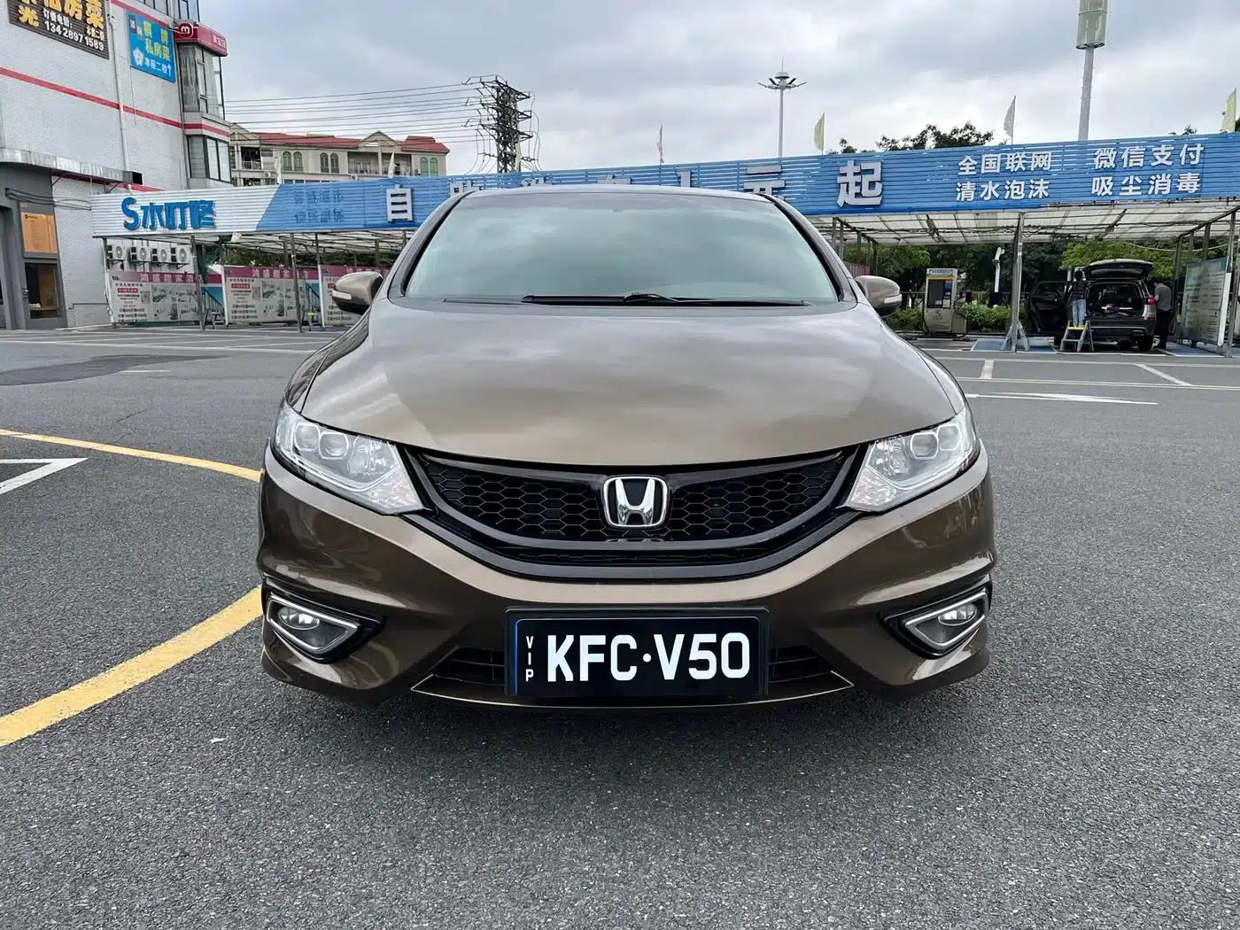 Jade 2014 1.8L CVT Luxury Premium Edition 5-seater — миниатюра 1