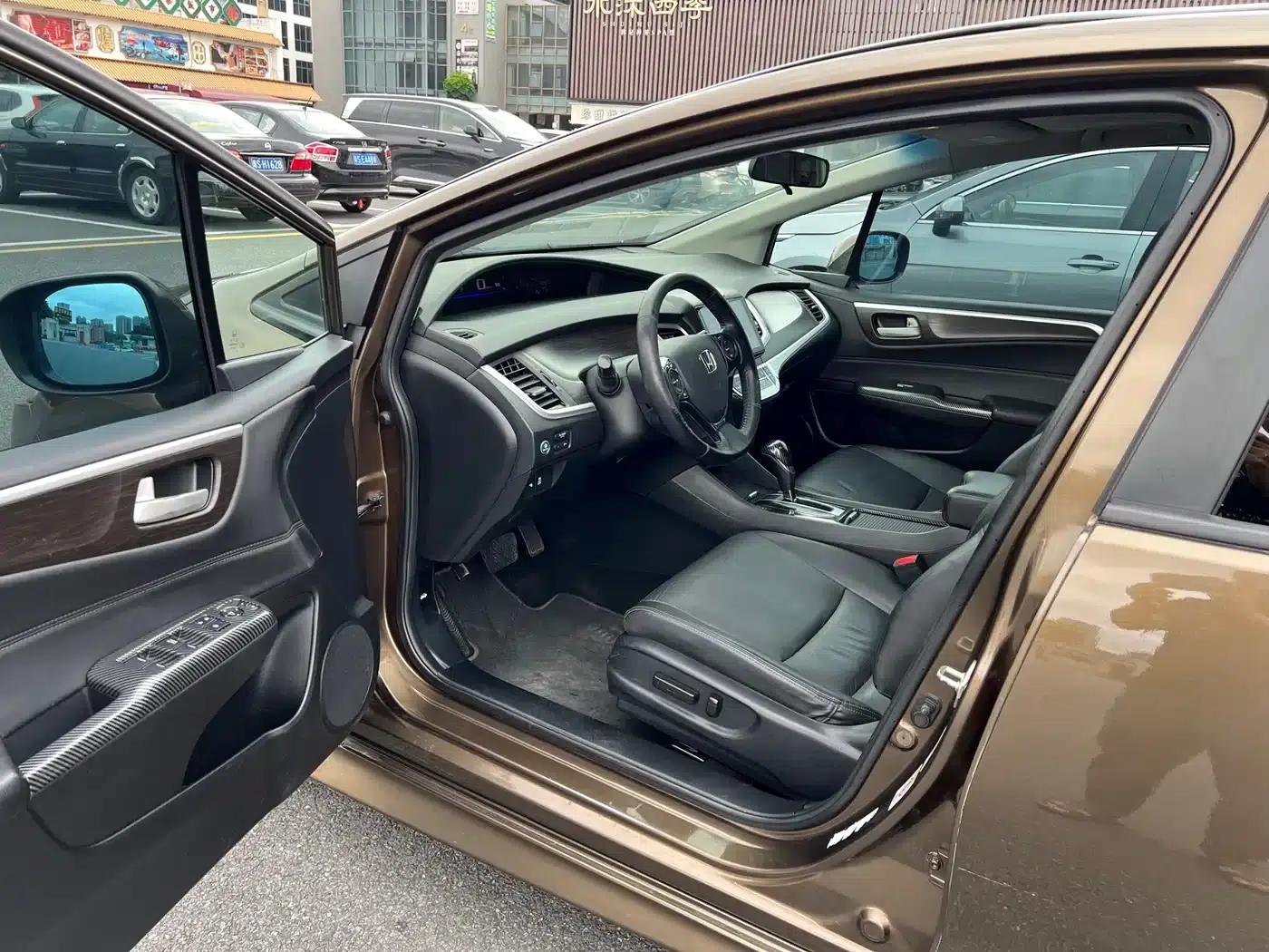 Jade 2014 1.8L CVT Luxury Premium Edition 5-seater — миниатюра 6