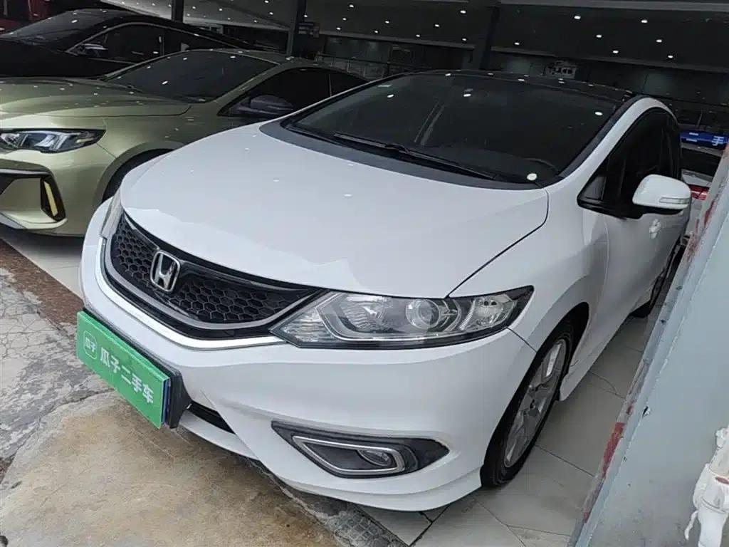 Jade 2013 1.8L Automatic Comfort Edition 5-seater — миниатюра 2