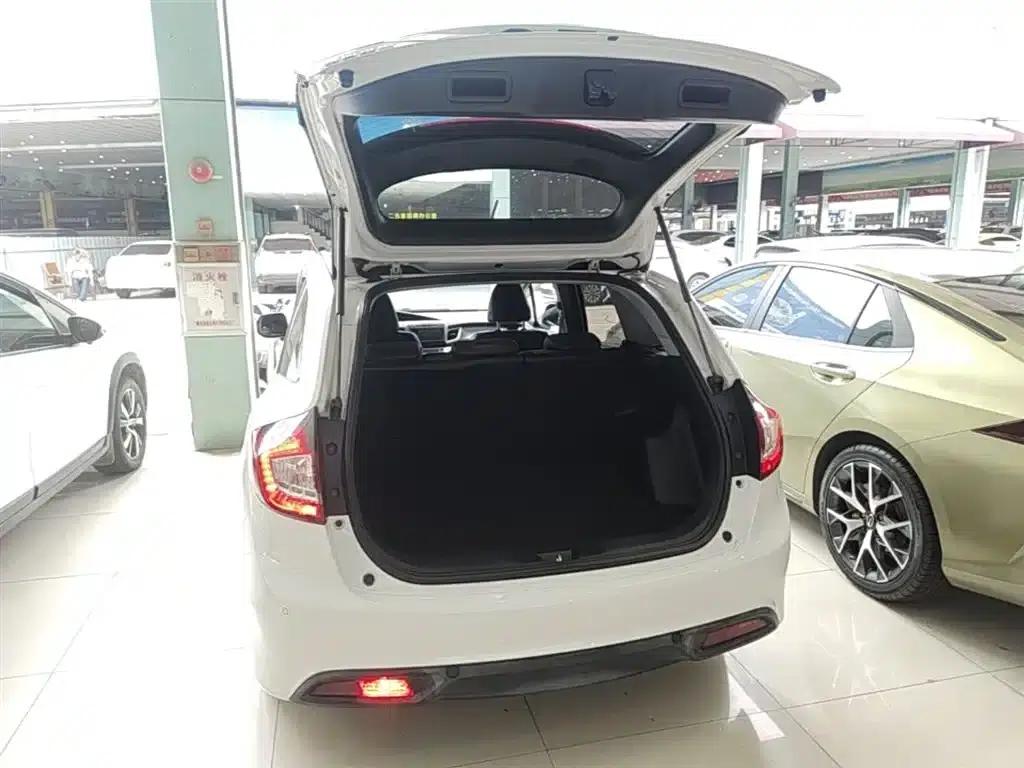 Jade 2013 1.8L Automatic Comfort Edition 5-seater — миниатюра 19