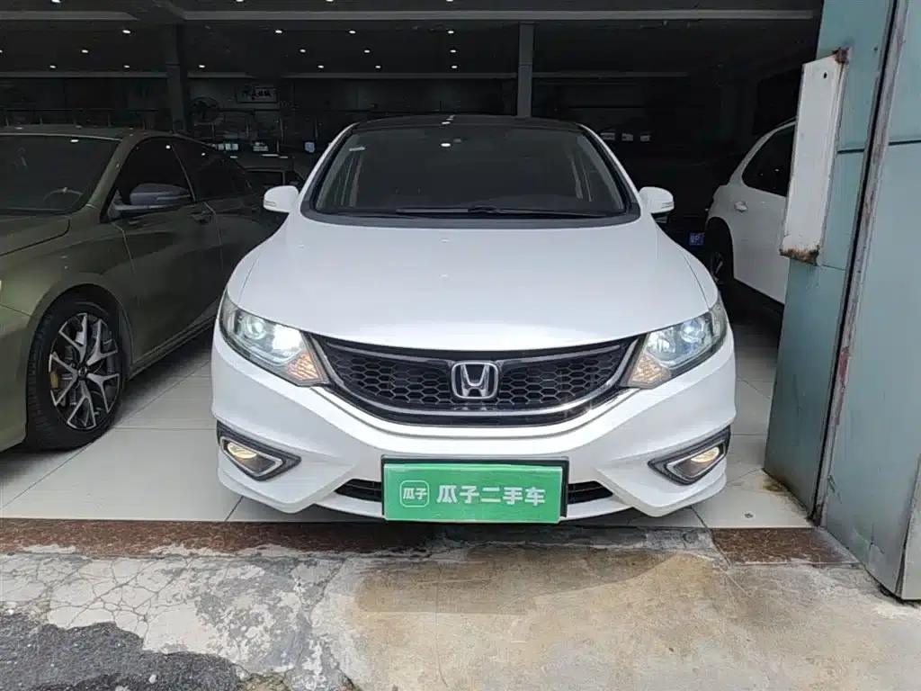 Jade 2013 1.8L Automatic Comfort Edition 5-seater — миниатюра 3