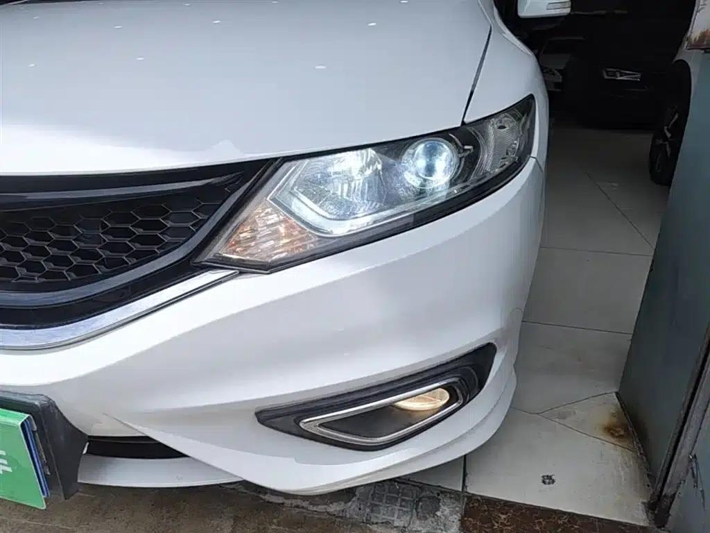 Jade 2013 1.8L Automatic Comfort Edition 5-seater — миниатюра 24