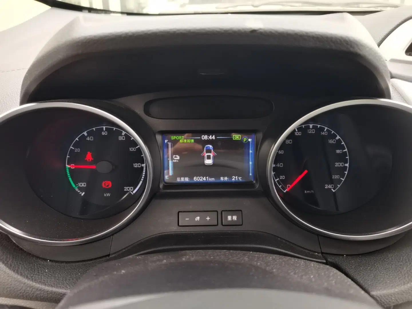 BYD Yuan New Energy 2019 EV360 Smart Connect Leading Model — миниатюра 14