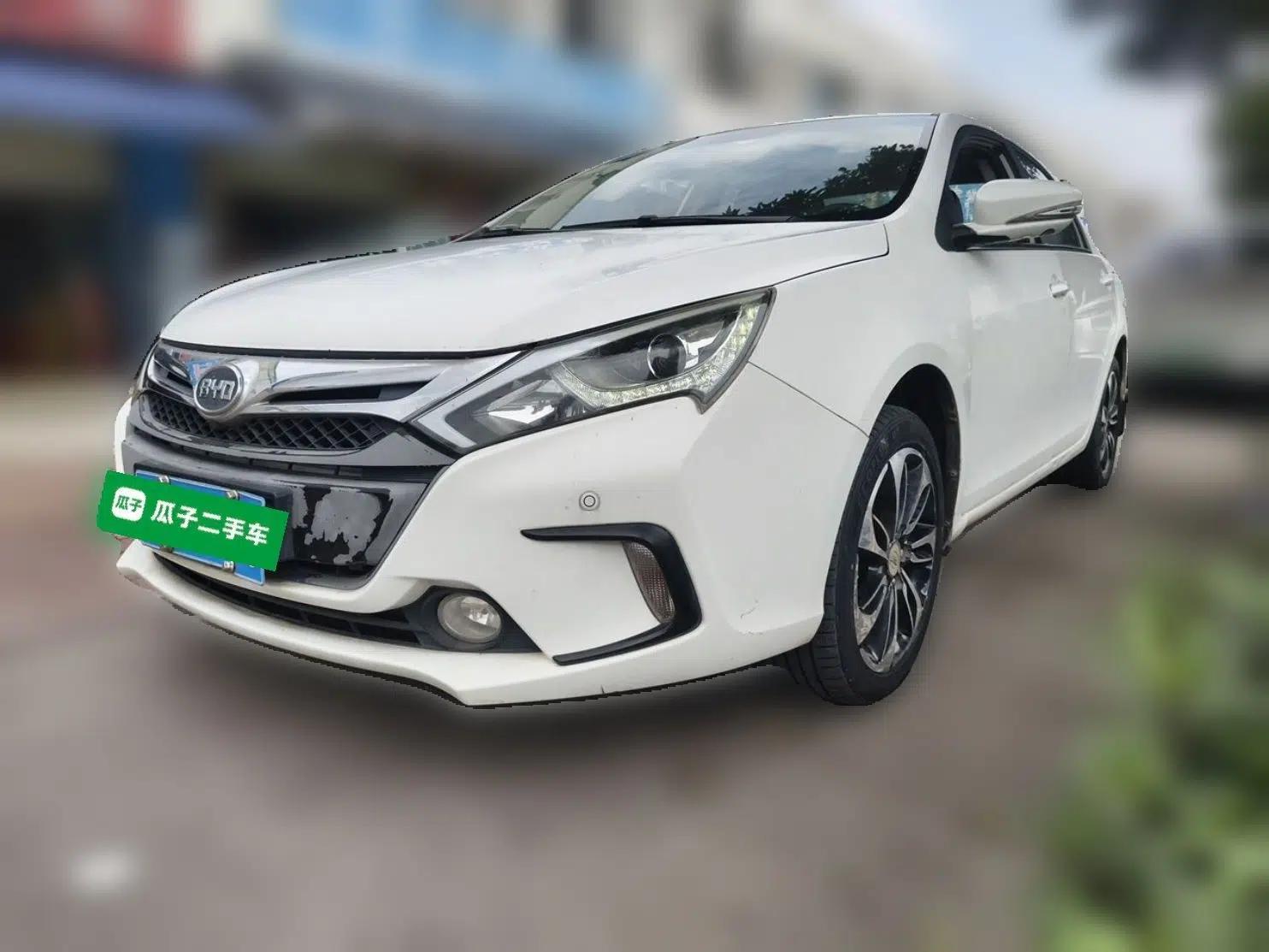 BYD Qin New Energy 2015 1.5T Dual-Crown Flagship Plus Edition — миниатюра 1