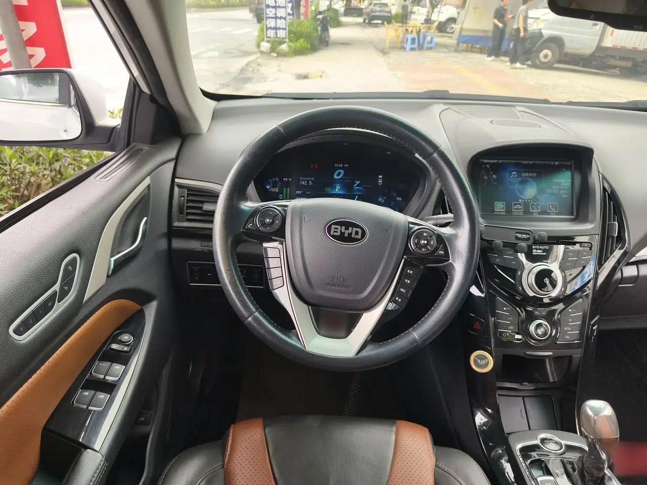 BYD Qin New Energy 2015 1.5T Dual-Crown Flagship Plus Edition — миниатюра 11