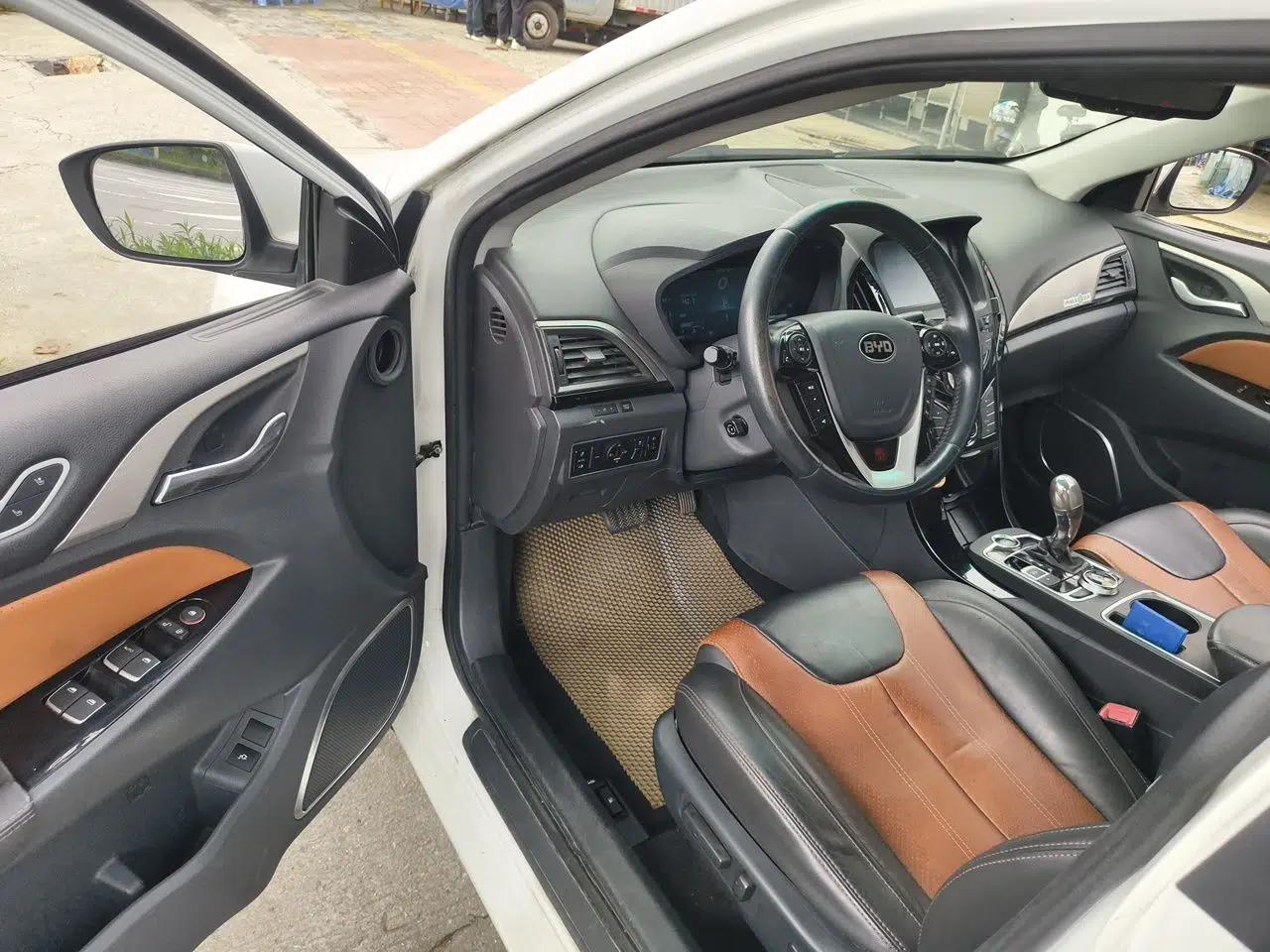 BYD Qin New Energy 2015 1.5T Dual-Crown Flagship Plus Edition — миниатюра 17