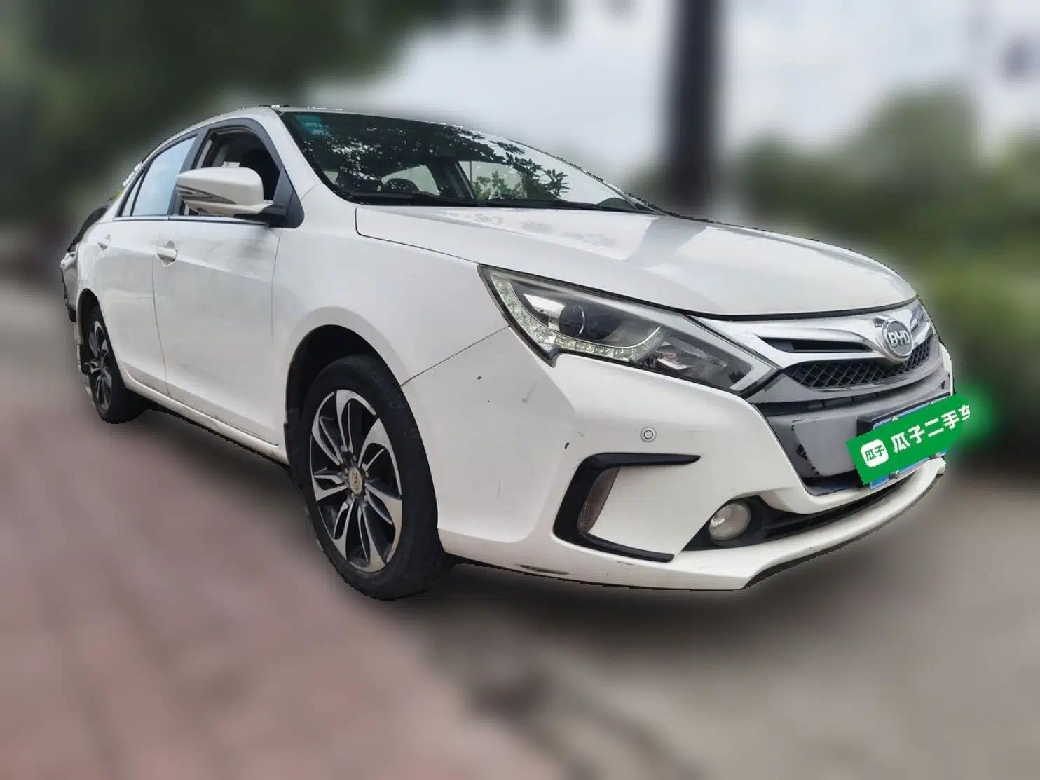 BYD Qin New Energy 2015 1.5T Dual-Crown Flagship Plus Edition — миниатюра 3