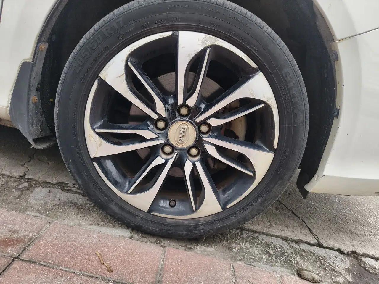 BYD Qin New Energy 2015 1.5T Dual-Crown Flagship Plus Edition — миниатюра 8