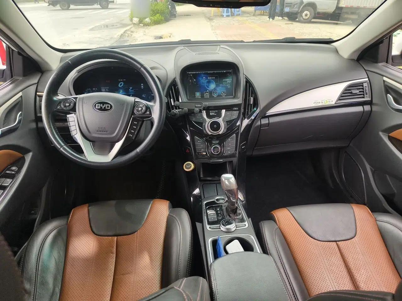BYD Qin New Energy 2015 1.5T Dual-Crown Flagship Plus Edition — миниатюра 10