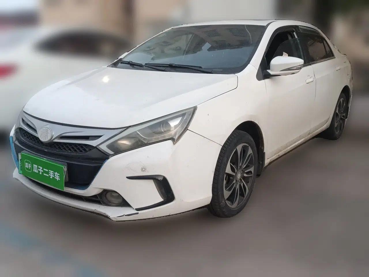 BYD Qin New Energy 2015 1.5T Dual-Crown Flagship Plus Edition — миниатюра 1