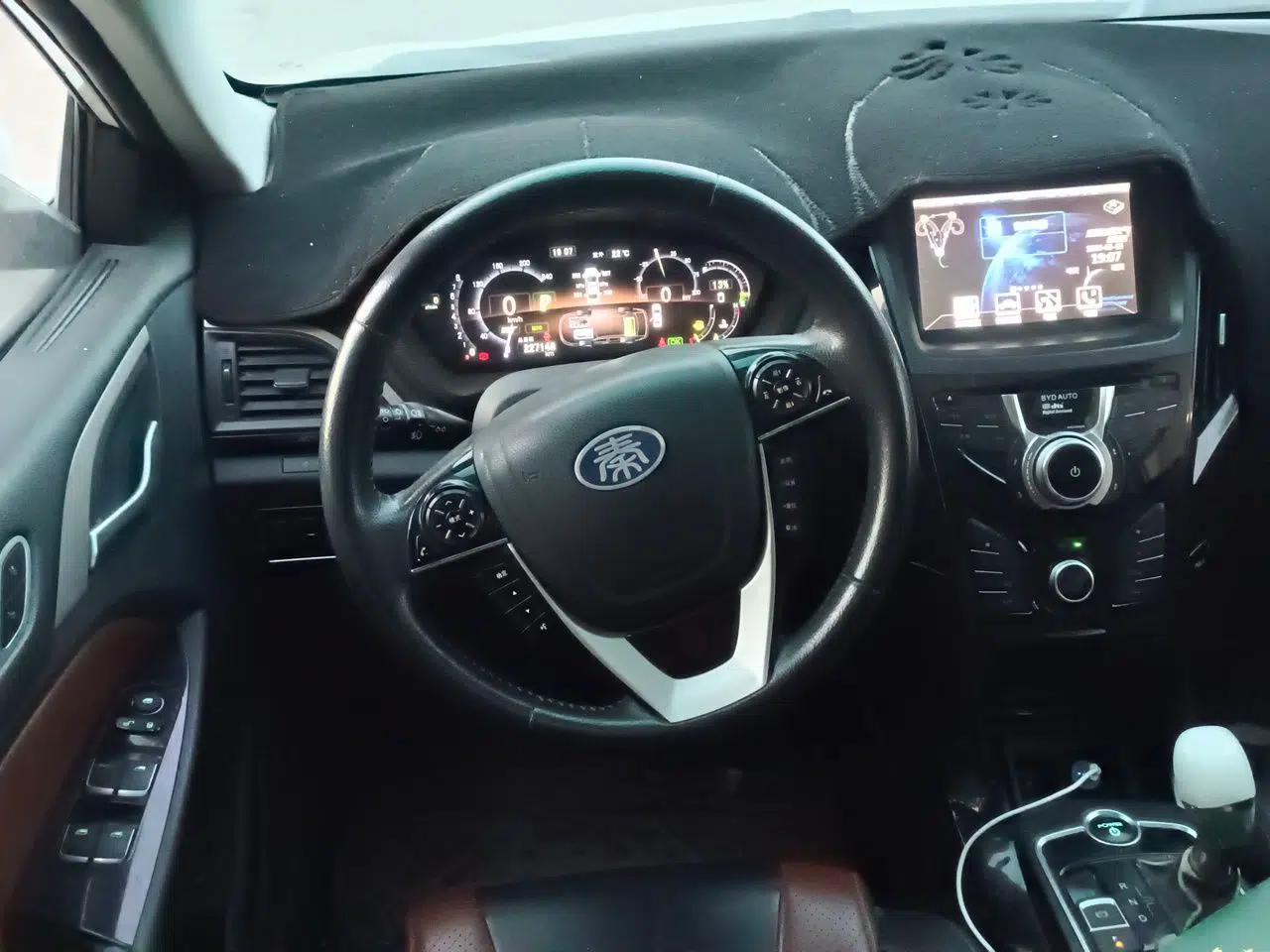 BYD Qin New Energy 2015 1.5T Dual-Crown Flagship Plus Edition — миниатюра 11