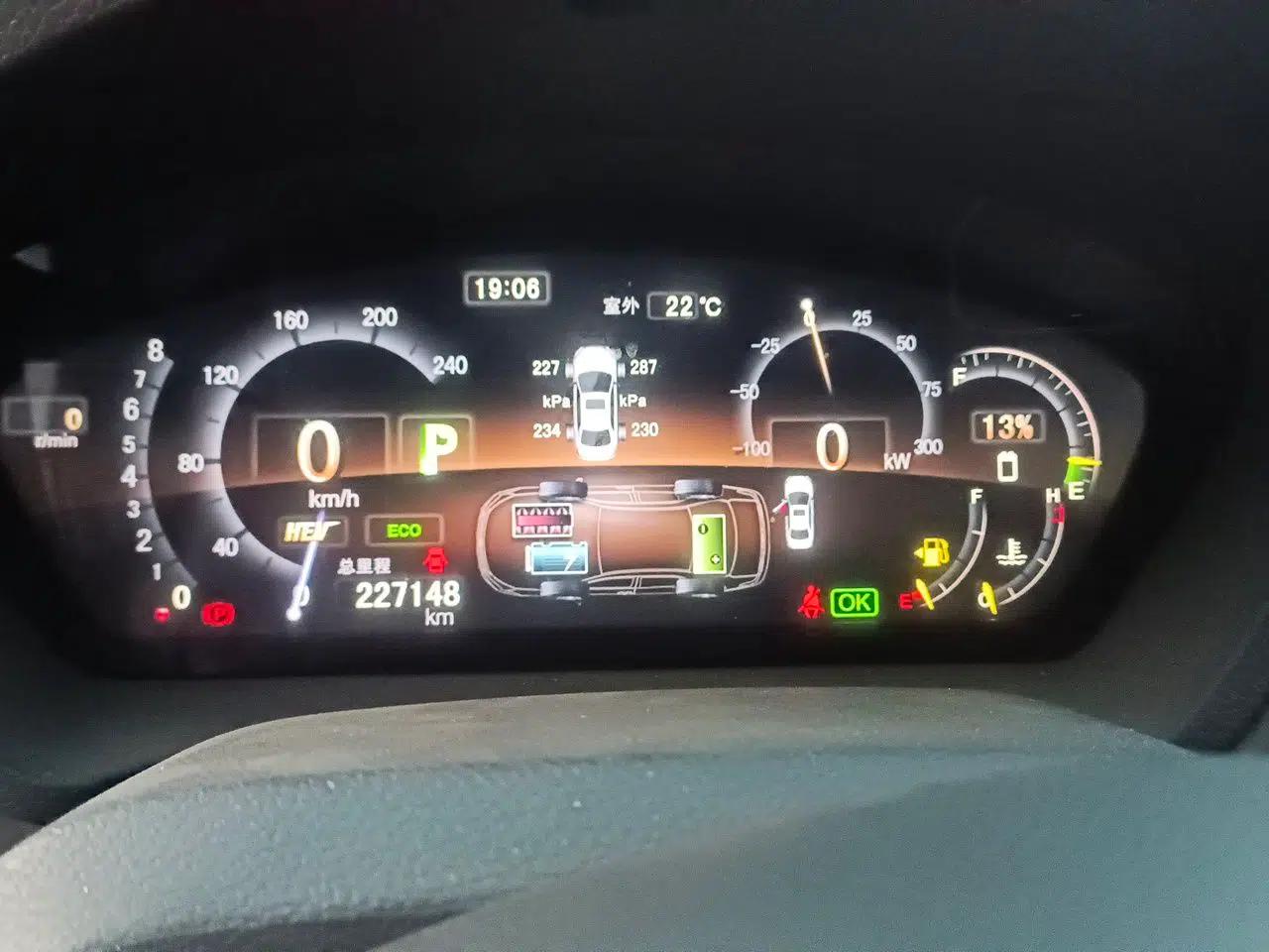 BYD Qin New Energy 2015 1.5T Dual-Crown Flagship Plus Edition — миниатюра 12