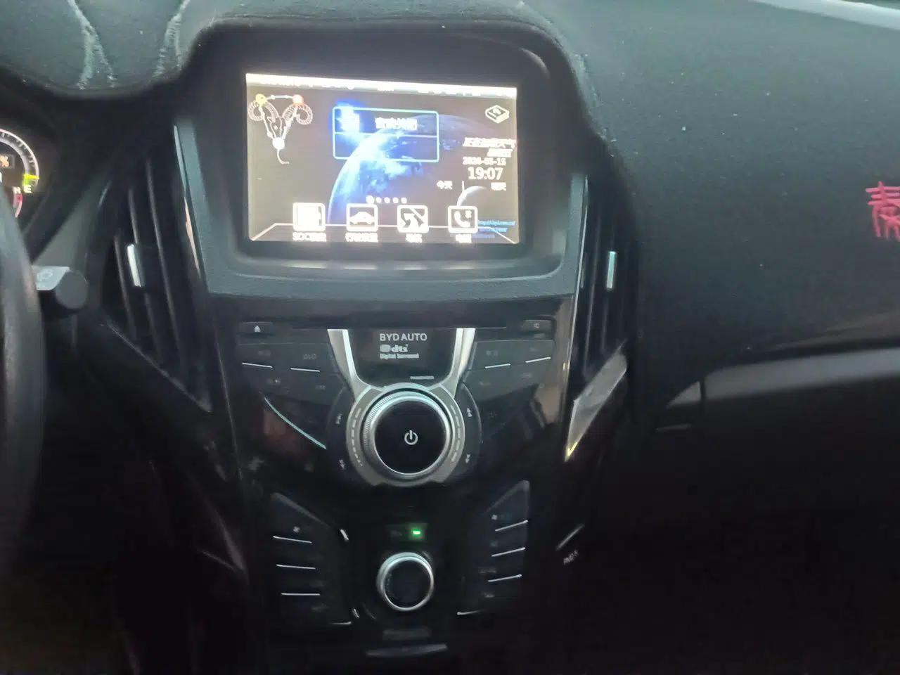 BYD Qin New Energy 2015 1.5T Dual-Crown Flagship Plus Edition — миниатюра 14