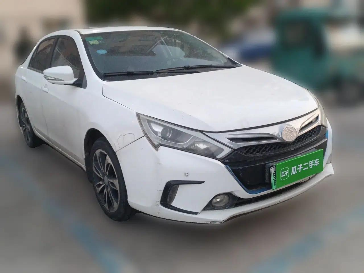 BYD Qin New Energy 2015 1.5T Dual-Crown Flagship Plus Edition — миниатюра 3