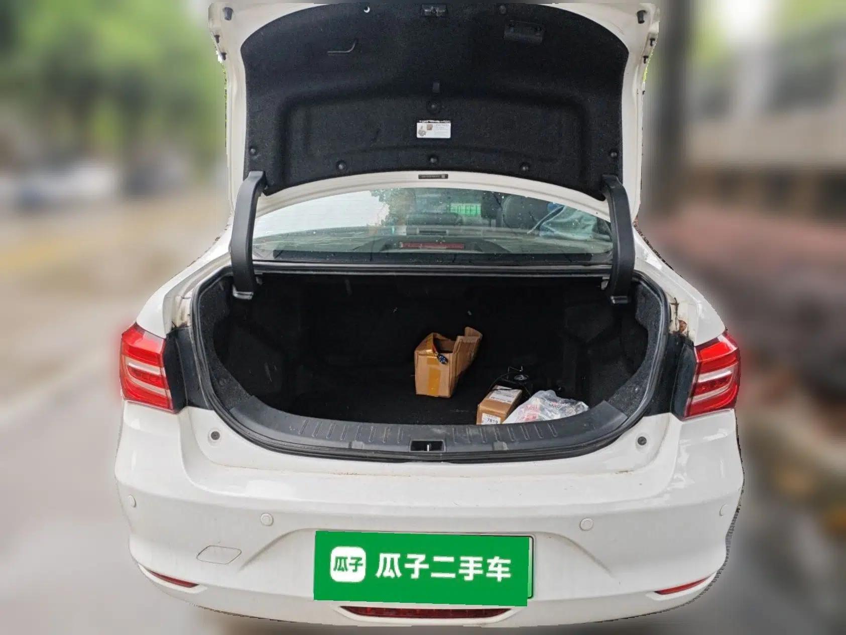 BYD Qin New Energy 2017 1.5T Luxury Model — миниатюра 20