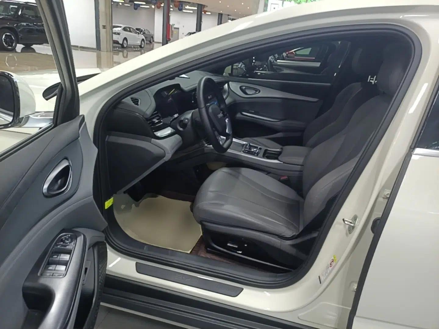 BYD Seal 07 DM-i 2025 DM-i 1.5L 70km Elite Model — миниатюра 19