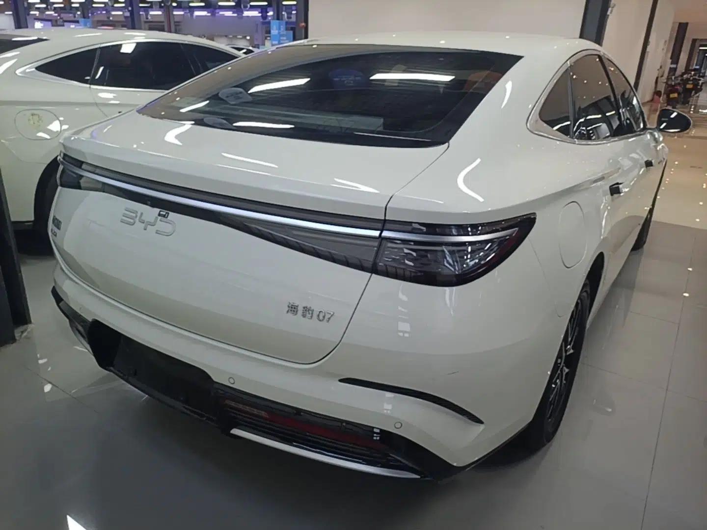 BYD Seal 07 DM-i 2025 DM-i 1.5L 70km Elite Model — миниатюра 5