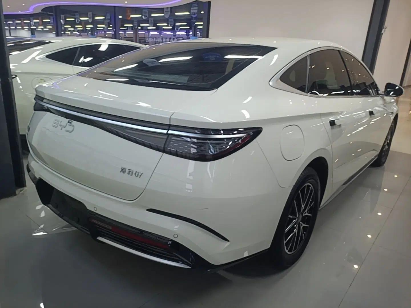 BYD Seal 07 DM-i 2025 DM-i 1.5L 70km Elite Model — миниатюра 6