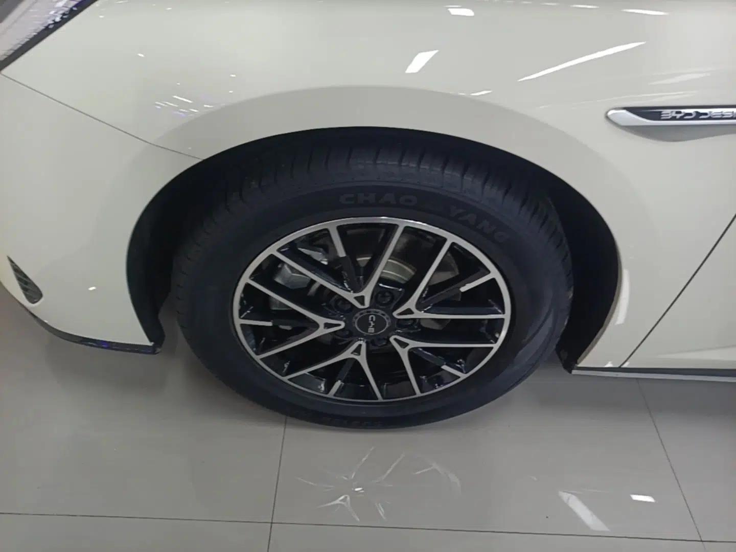 BYD Seal 07 DM-i 2025 DM-i 1.5L 70km Elite Model — миниатюра 8