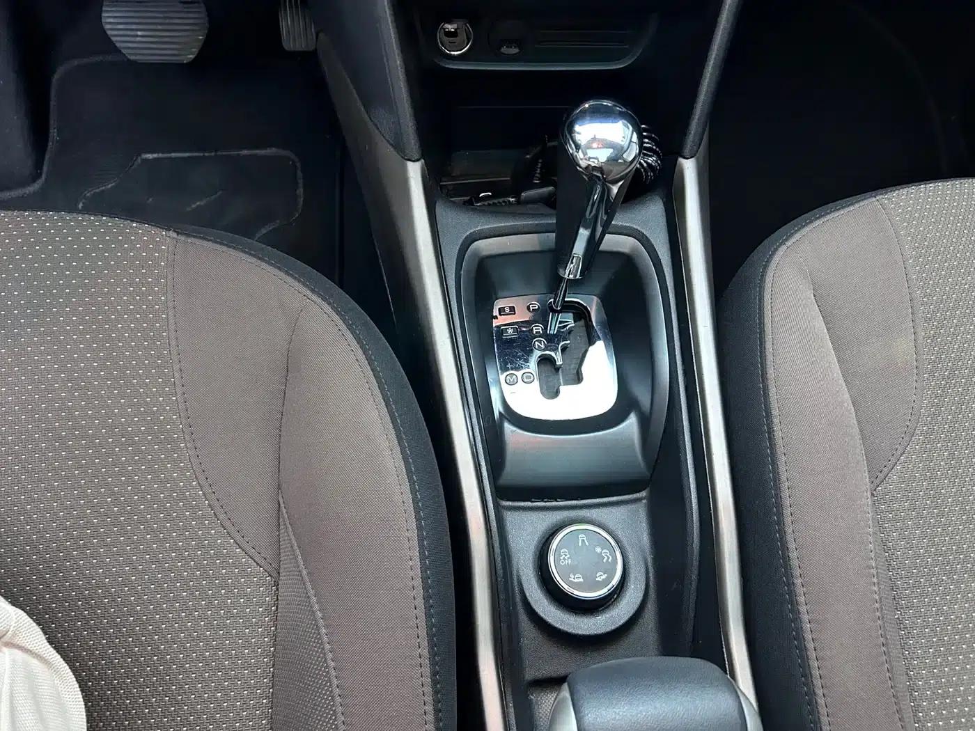Peugeot 2008 2016 230THP Automatic Fashion Edition — миниатюра 17