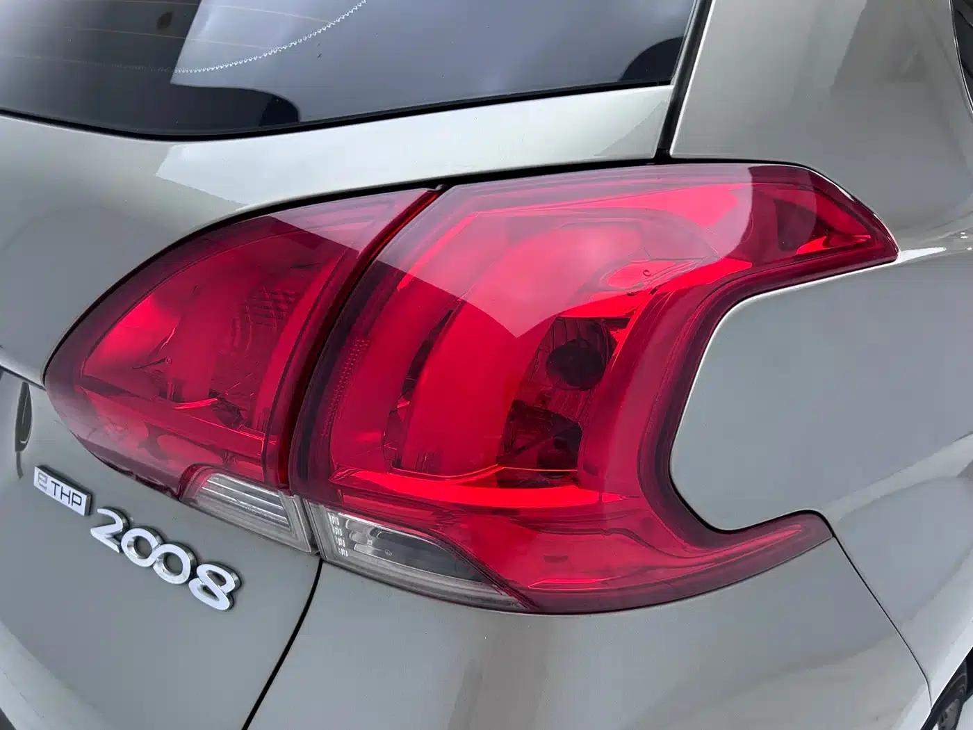 Peugeot 2008 2016 230THP Automatic Fashion Edition — миниатюра 22