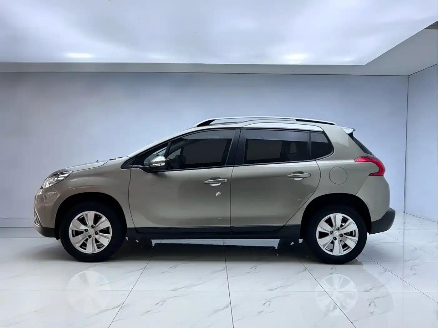 Peugeot 2008 2016 230THP Automatic Fashion Edition — миниатюра 4