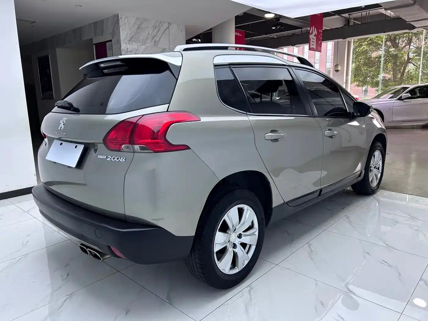 Peugeot 2008 2016 230THP Automatic Fashion Edition — миниатюра 7