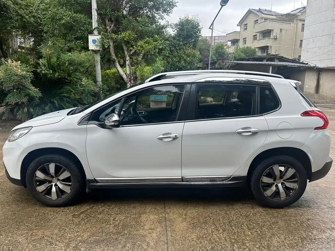 Peugeot 2008 2014 Model 1.6L Automatic Navigation Edition — миниатюра 2