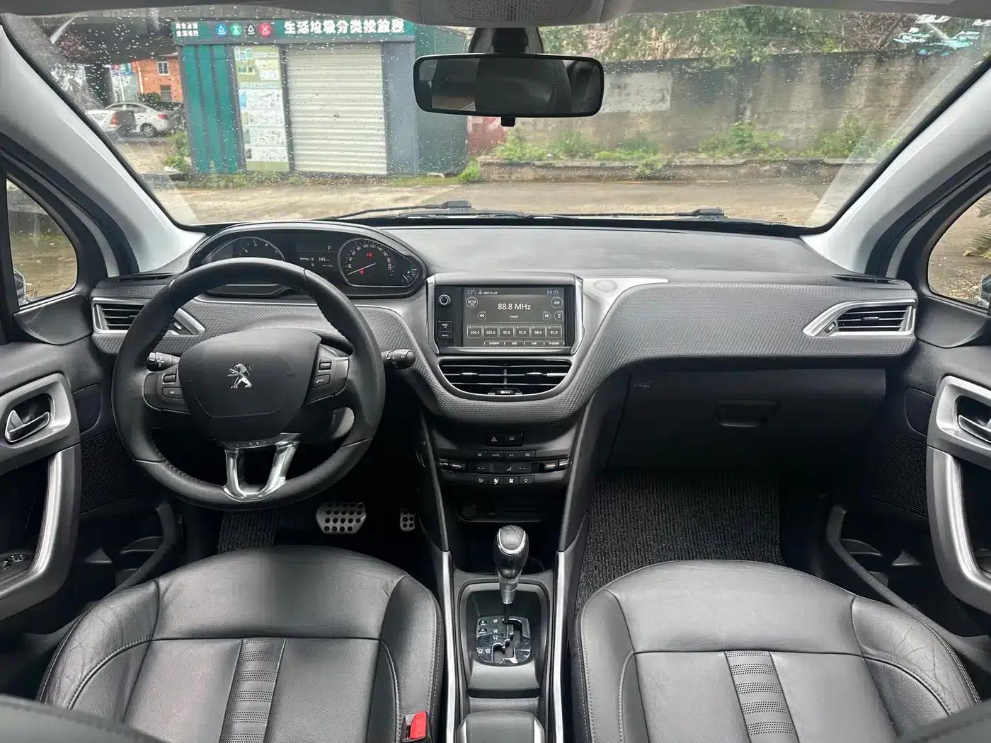 Peugeot 2008 2014 Model 1.6L Automatic Navigation Edition — миниатюра 8