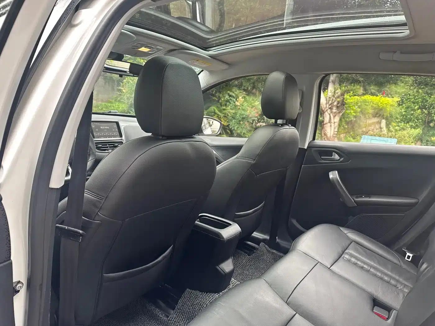 Peugeot 2008 2014 Model 1.6L Automatic Navigation Edition — миниатюра 9
