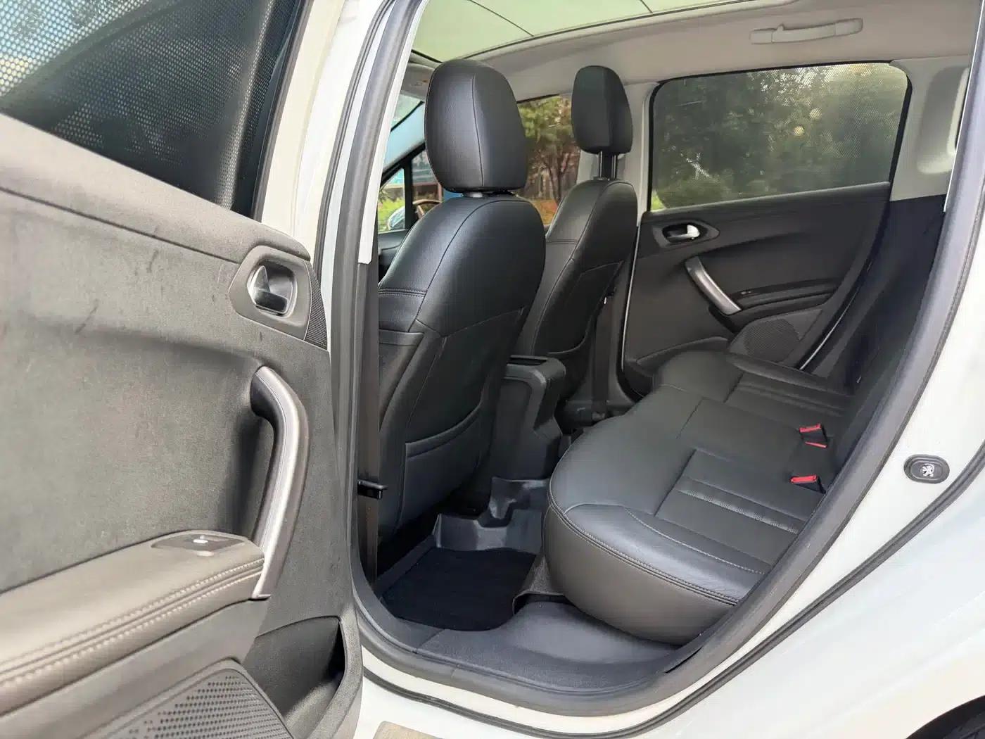 Peugeot 2008 2014 Model 1.6L Automatic Navigation Edition — миниатюра 12
