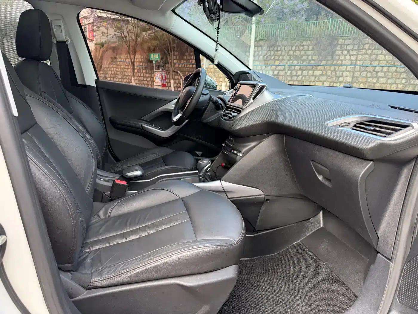 Peugeot 2008 2014 Model 1.6L Automatic Navigation Edition — миниатюра 13