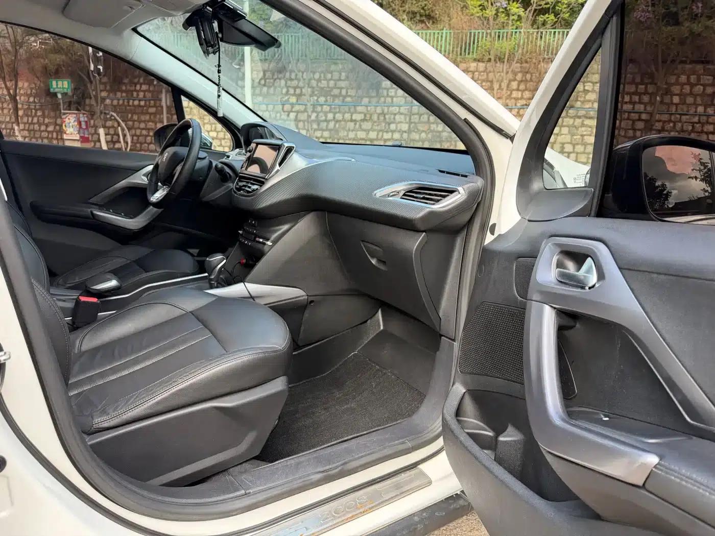 Peugeot 2008 2014 Model 1.6L Automatic Navigation Edition — миниатюра 14
