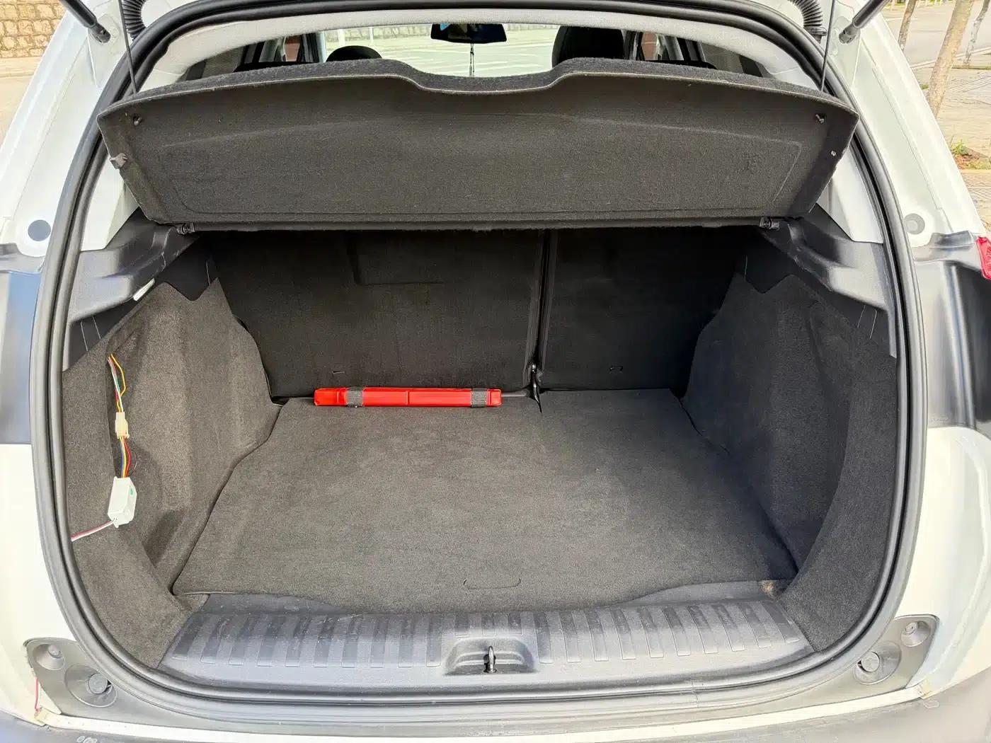 Peugeot 2008 2014 Model 1.6L Automatic Navigation Edition — миниатюра 15